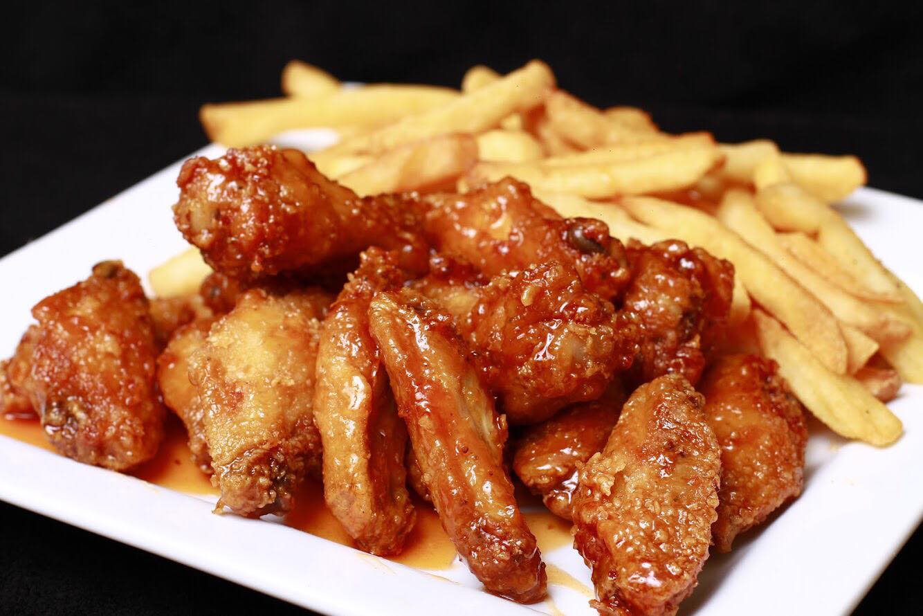 Perry Wings Plus features American cuisine in Westview, Florida