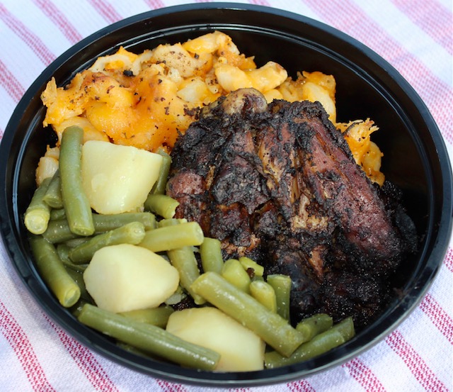 Comida De Colón features Caribbean cuisine in Wyandanch, New York