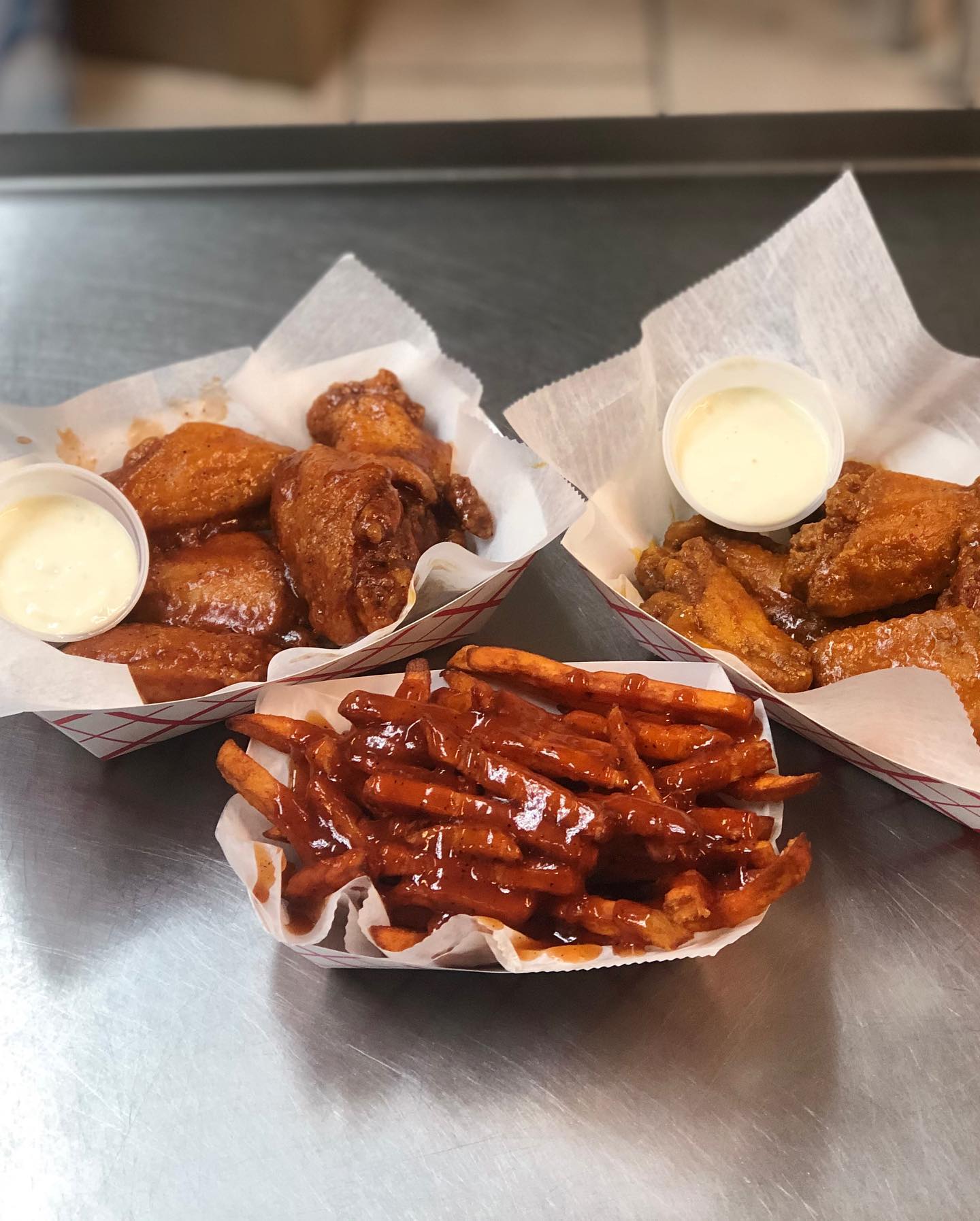 Uncle Willies Wings features Wings cuisine in Newark, New Jersey