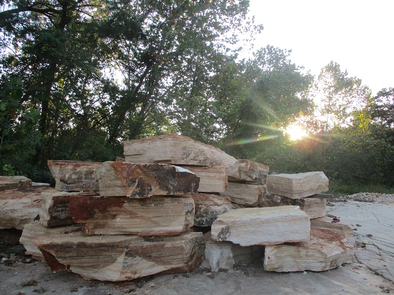 Quarry Direct Missouri Ozark Natural Outcropping Ledgerock Boulders
