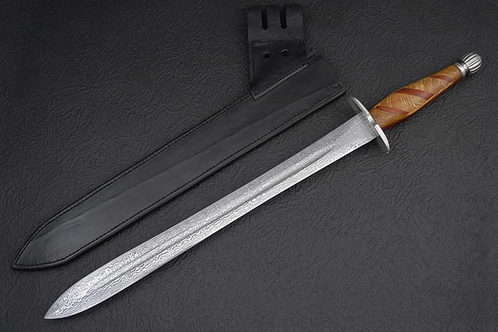 BladeGallery Fine handmade custom knives, art knives, swords, daggers