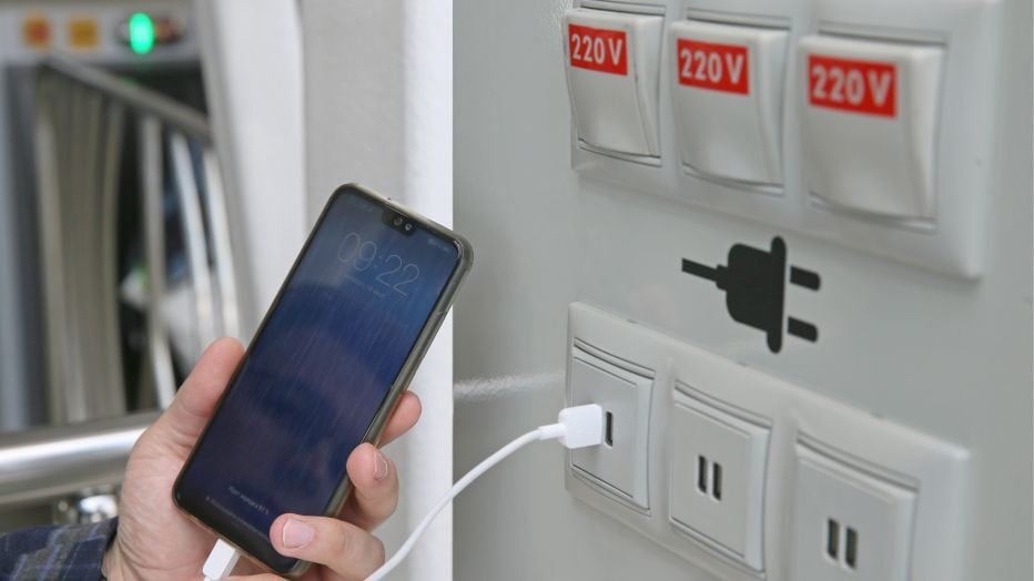 Public USB Charging Ports Not Safe? BLARROW Innovating The Digital