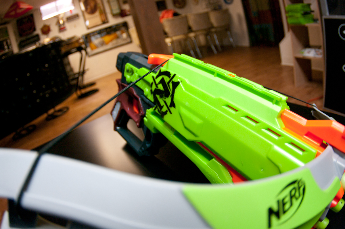 Review Nerf Zombie Strike Crossfire Bow Blaster Hub