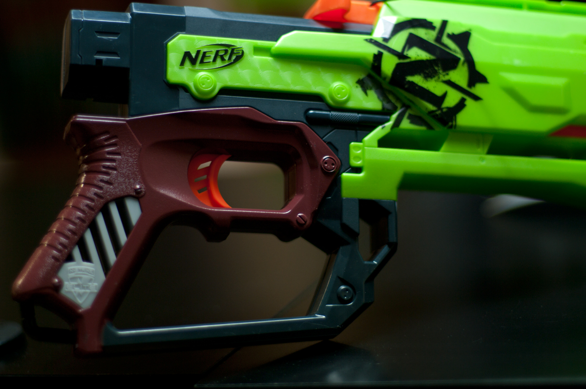 Review Nerf Zombie Strike Crossfire Bow Blaster Hub