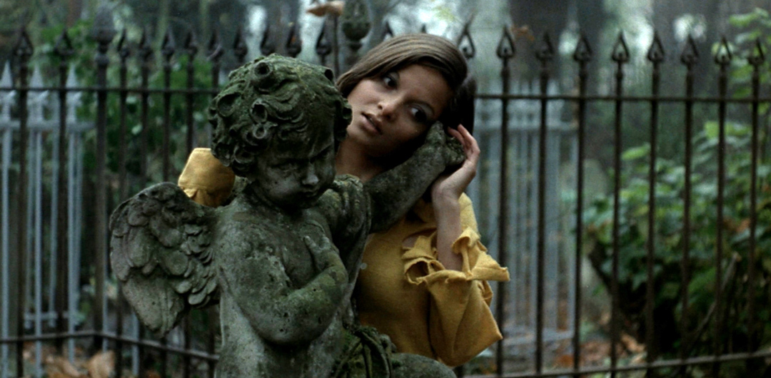 Iron Rose, The (1973) Bleeding Skull