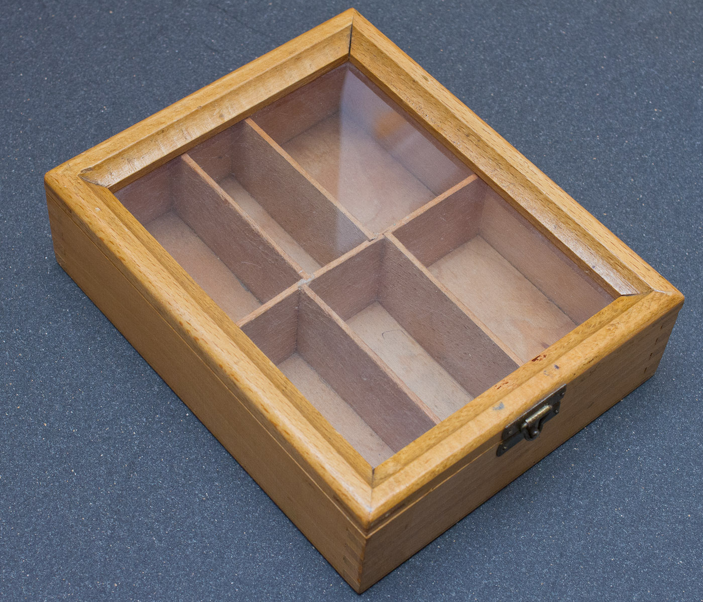 A wooden box for sharpeners Bleistift
