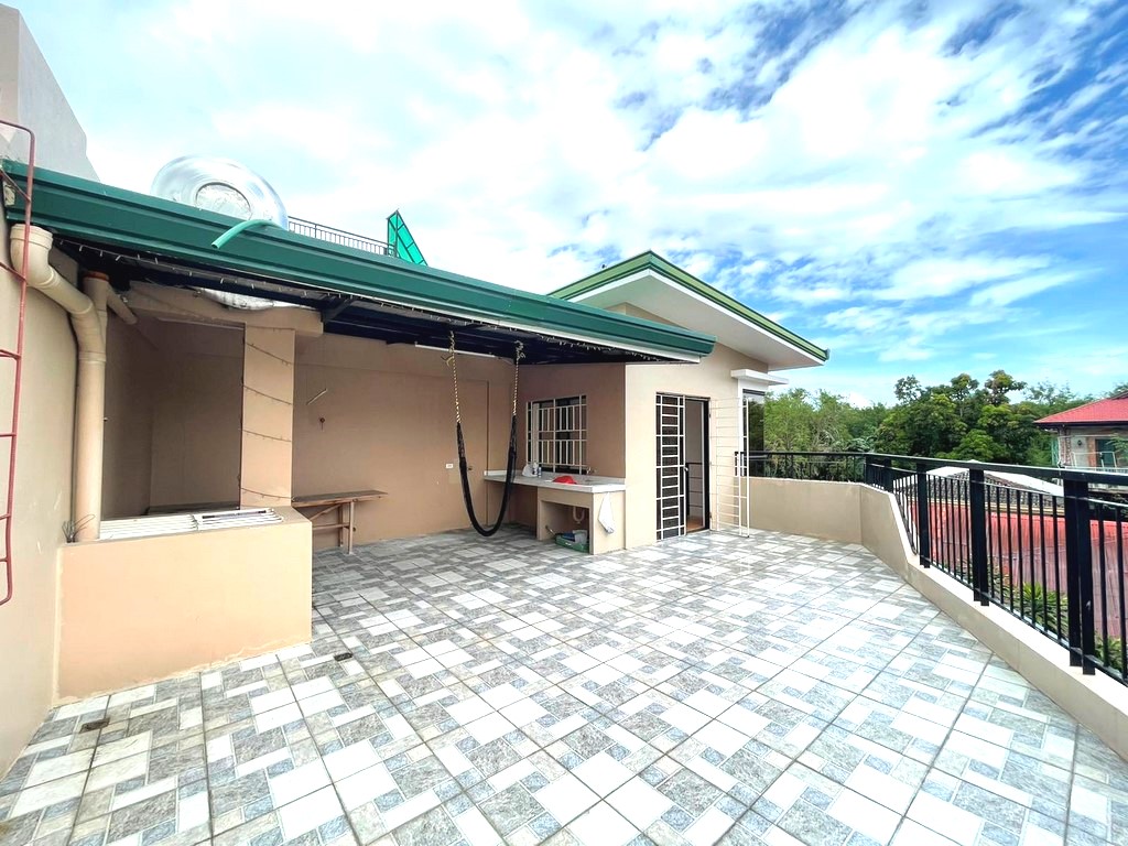 NEAR DONA SOLEDAD 3 STOREY CORNER HOUSE AND LOT FOR SALE IN BETTER