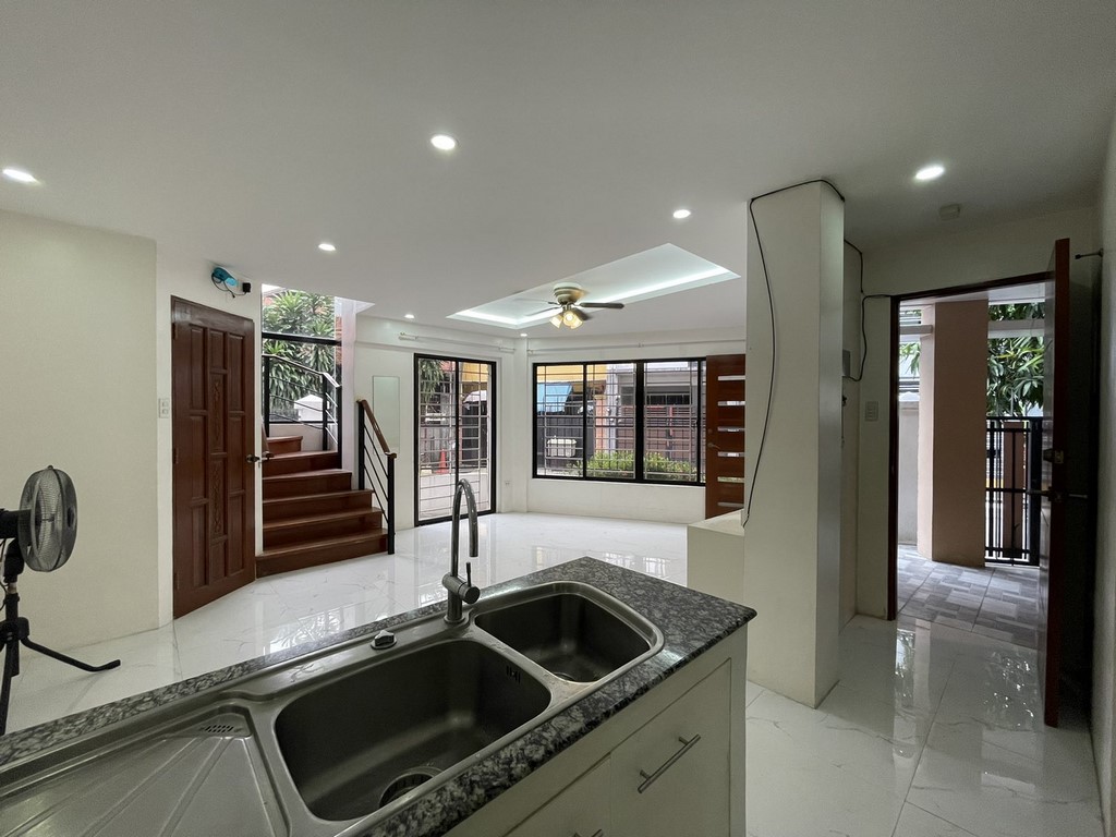 NEAR DONA SOLEDAD 3 STOREY CORNER HOUSE AND LOT FOR SALE IN BETTER