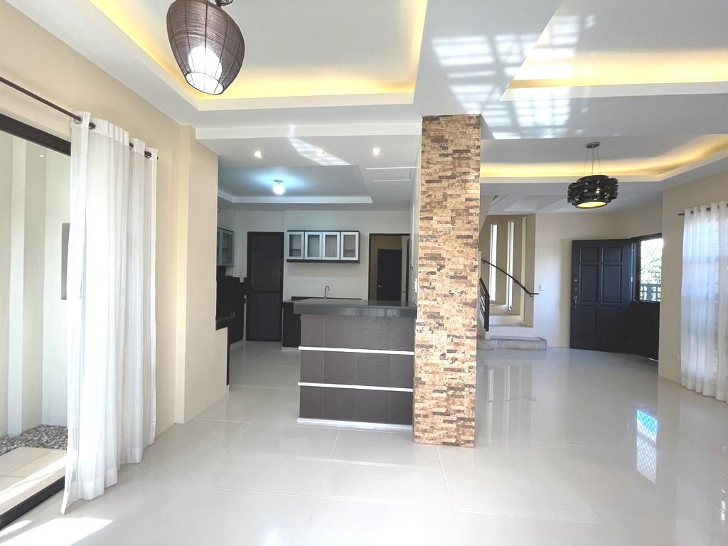 COZY CORNER HOUSE AND LOT FOR SALE IN BETTER LIVING PARANAQUE