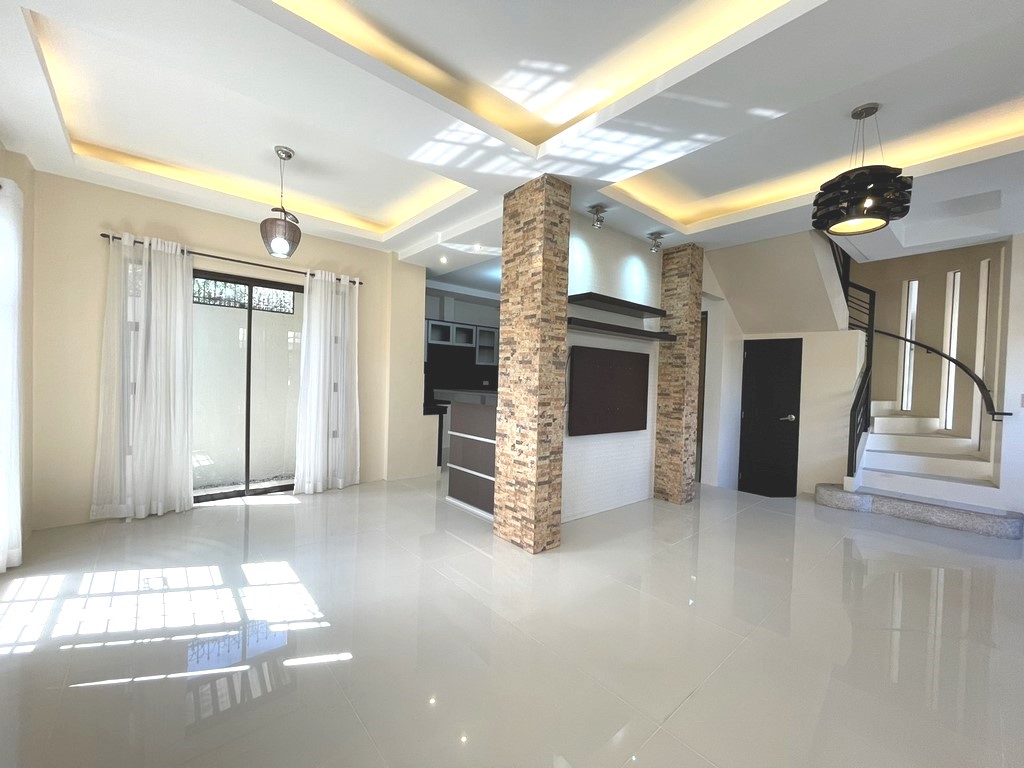 COZY CORNER HOUSE AND LOT FOR SALE IN BETTER LIVING PARANAQUE