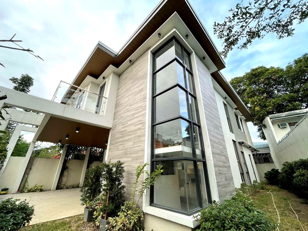 SOPHISTICATED MODERN HOUSE AND LOT FOR SALE IN BETTER LIVING PARANAQUE