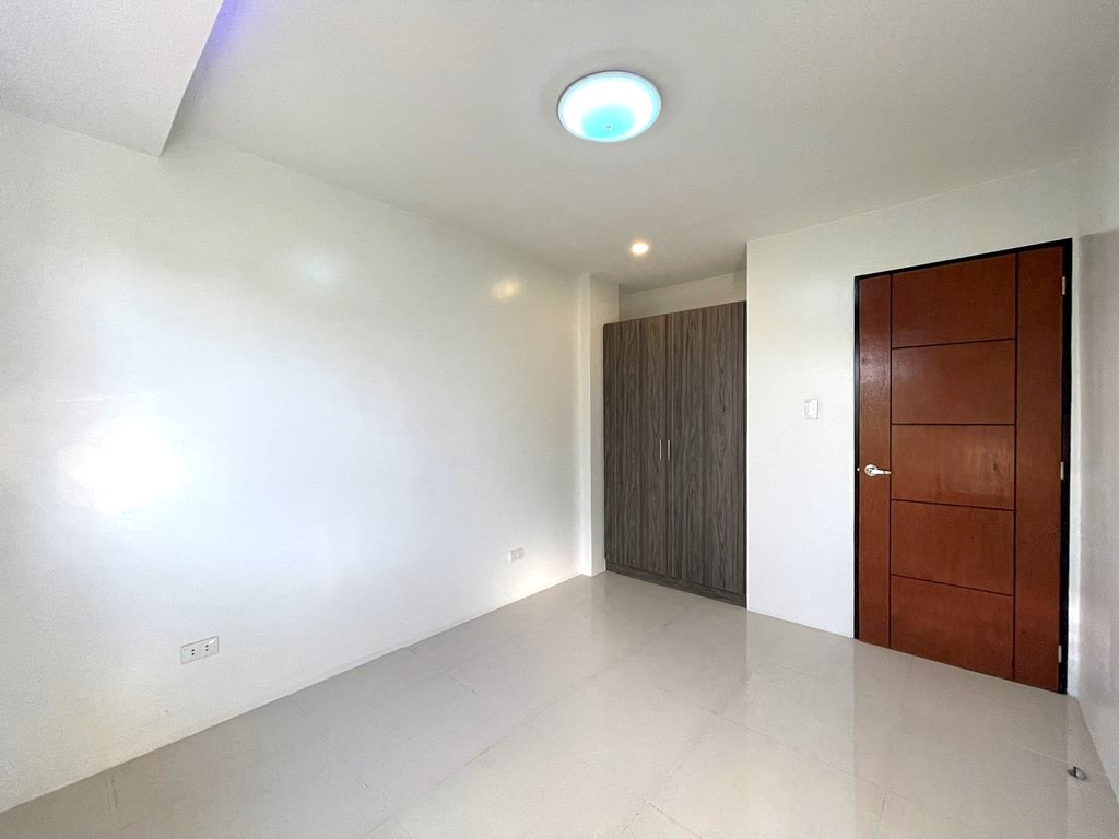 MODERN MINIMALIST DUPLEX HOUSE AND LOT IN BETTER LIVING PARANAQUE FOR