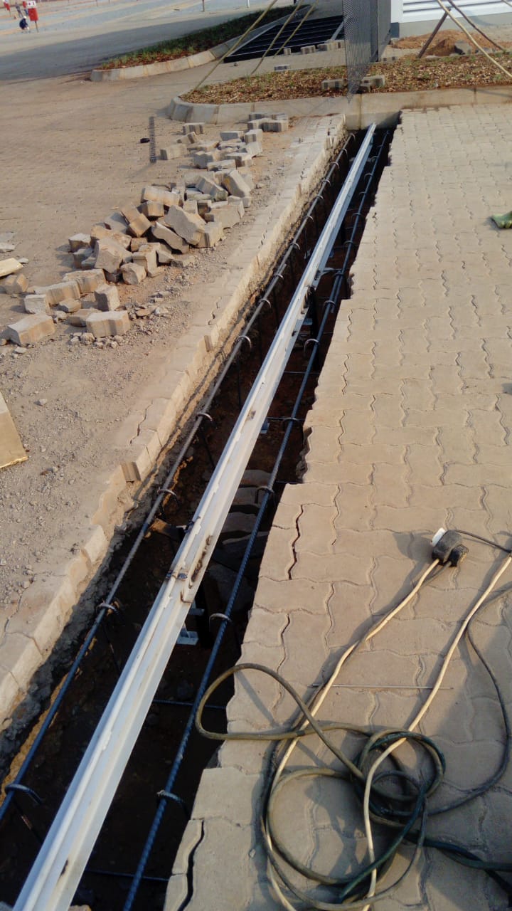 slidinggatemechanism Black Light Fencing