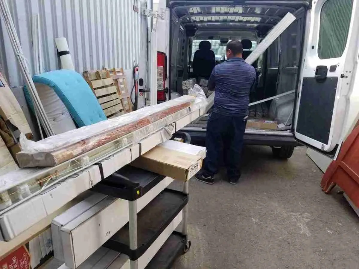 BlindandScreen donates new blinds to Habitat for Humanity Restore. Post