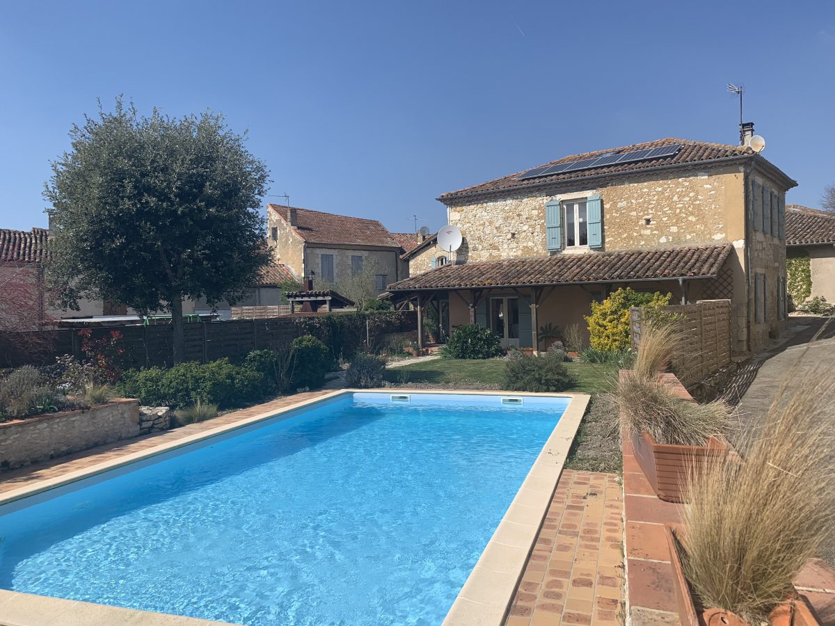 Maison en pierres ancienne avec piscine à vendre près de Condom Gers