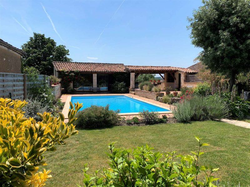 Maison en pierres ancienne avec piscine à vendre près de Condom Gers