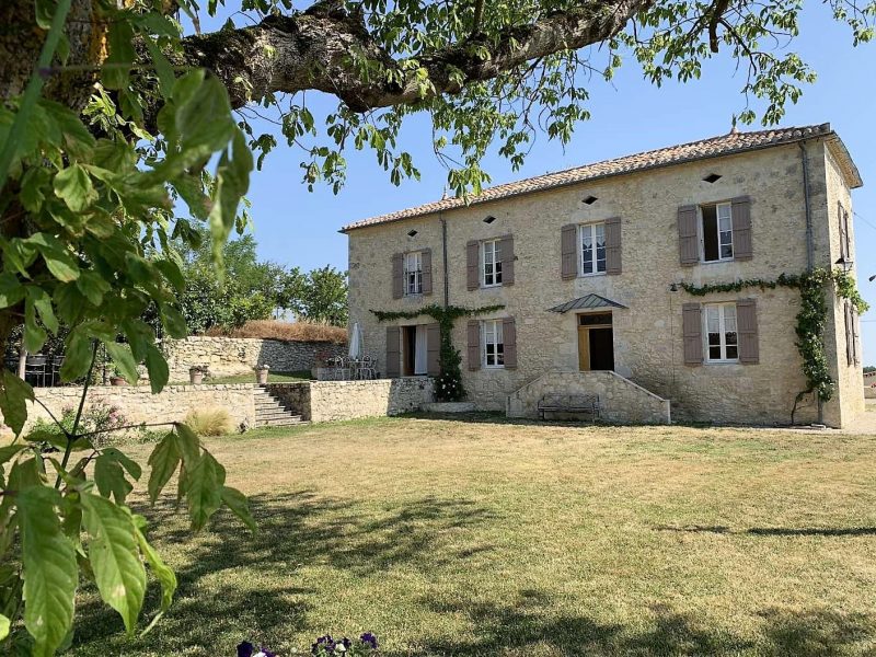 Maison en pierre avec chambres d’hôtes • Bliss Immobilier