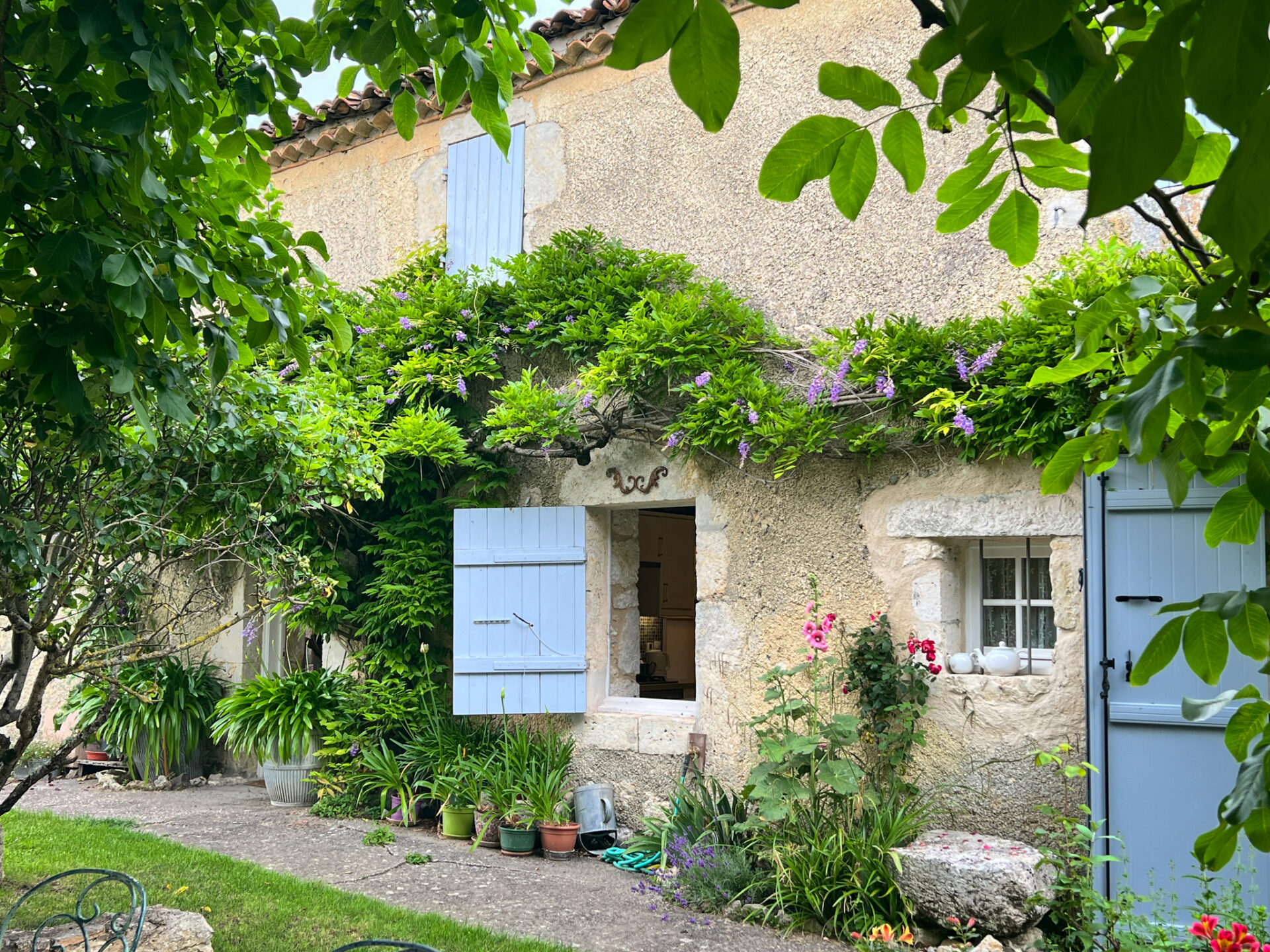 Charmante maison de village, avec jardin et garage • Bliss Immobilier