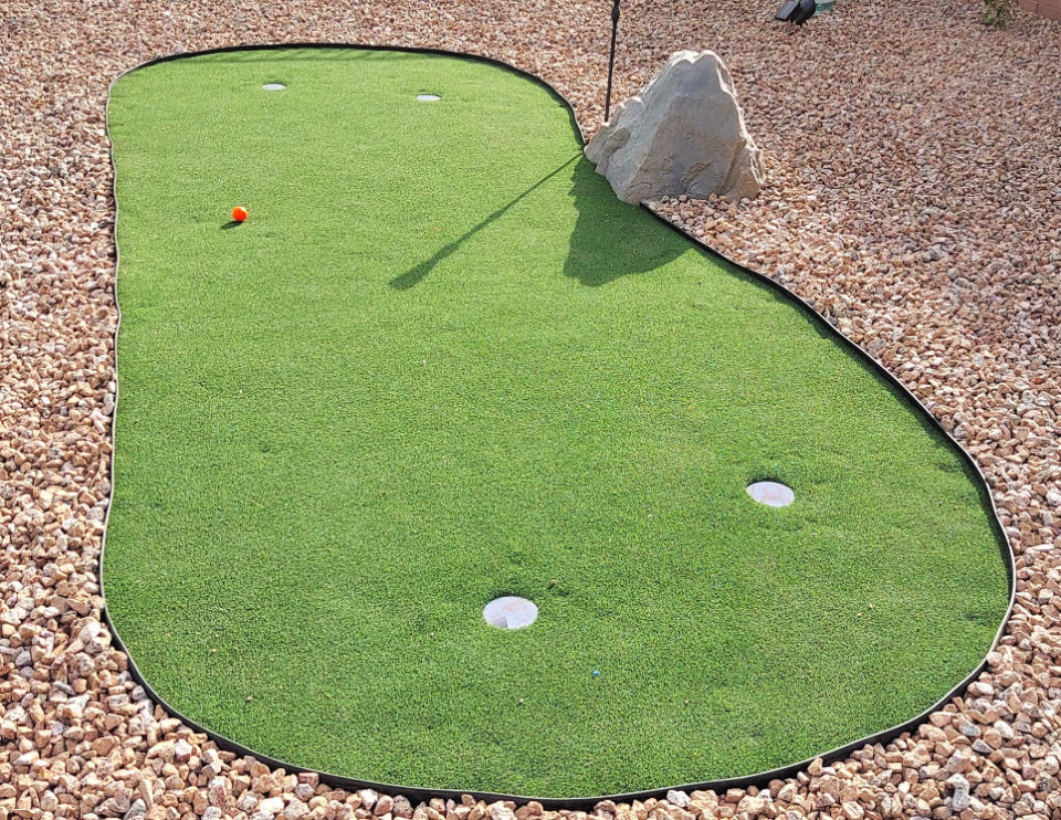 15 DIY Putting Green Ideas for Backyard Blitsy