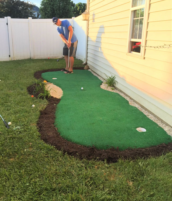 15 DIY Putting Green Ideas for Backyard Blitsy