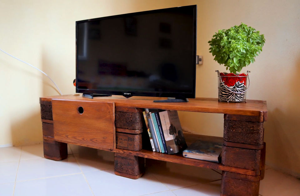 20 DIY Pallet TV Stand Plans and Ideas Blitsy