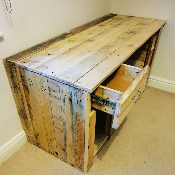 40 DIY Wood Pallet Desk Ideas with Free Plans Blitsy