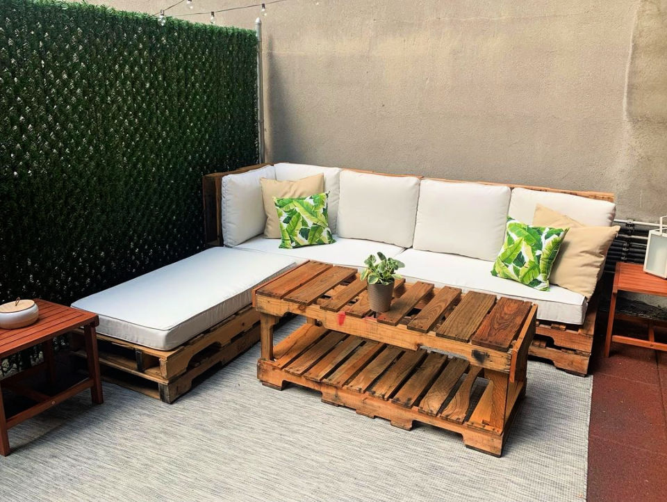 30 DIY Pallet Couch Ideas Pallet Sofa Plans Blitsy