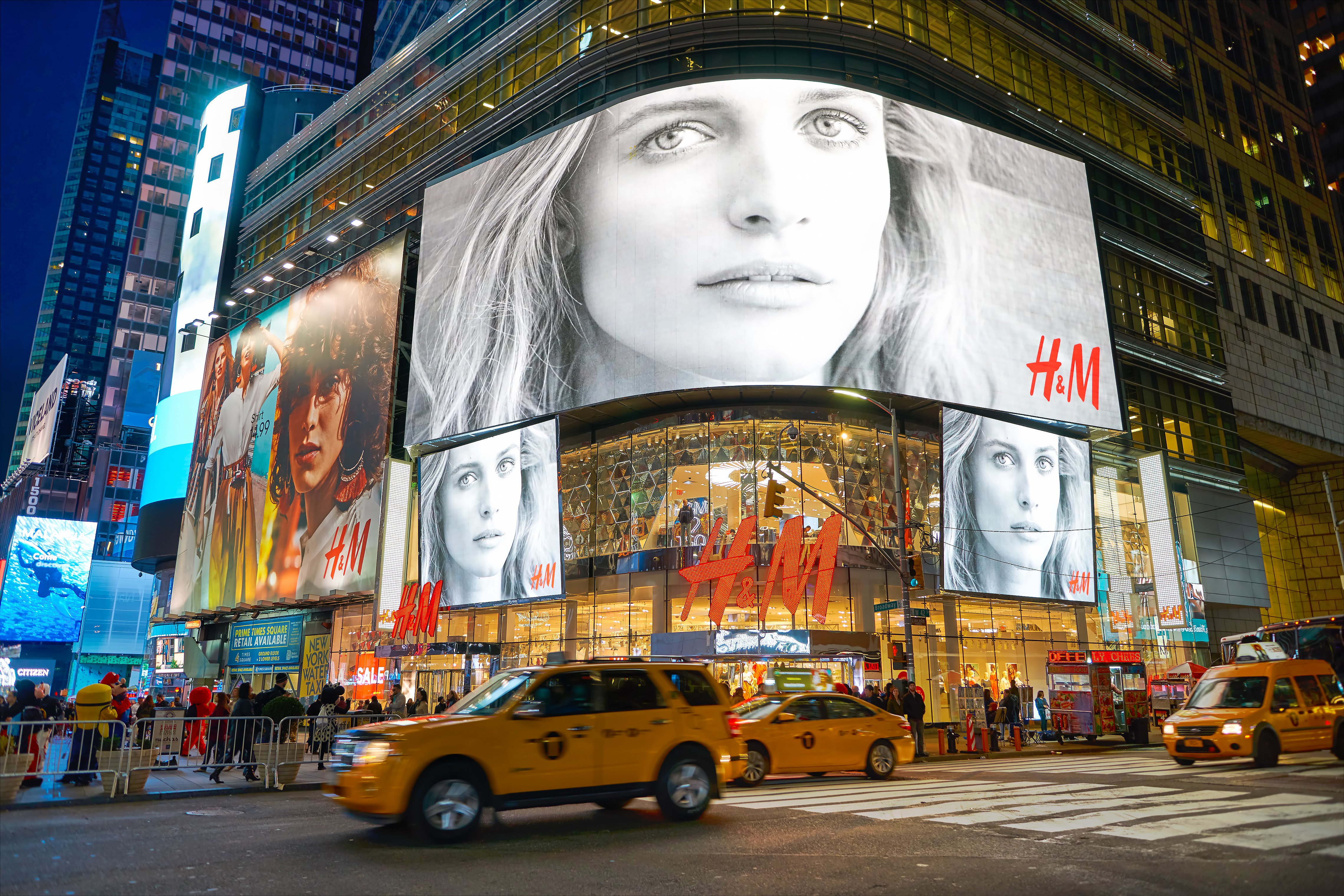 Case Study H&M Flagship Store, Times Square, NYC BL Lighting