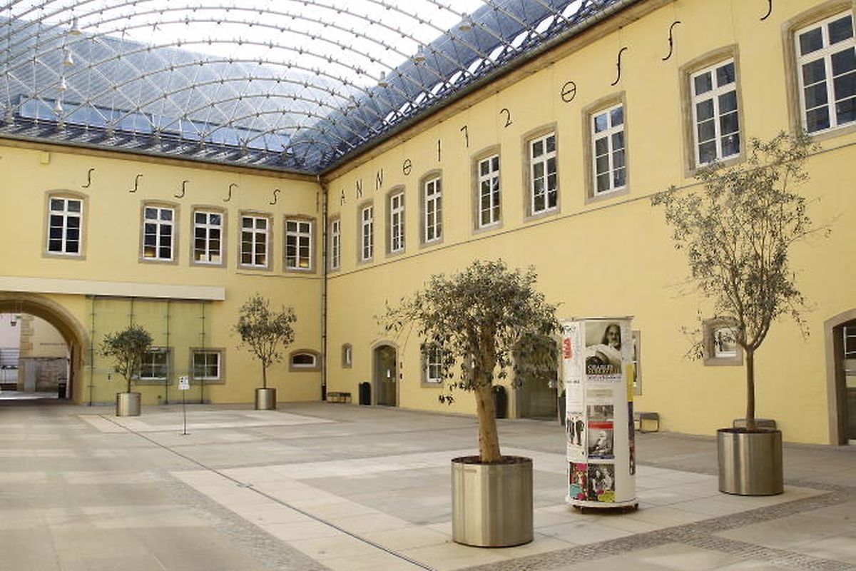 Architectural icon Neumünster Abbey