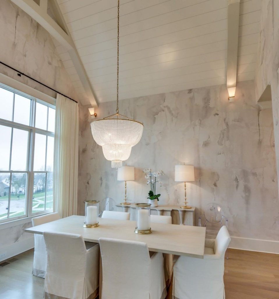 Guide to Hanging a Chandelier in Your Dining Room