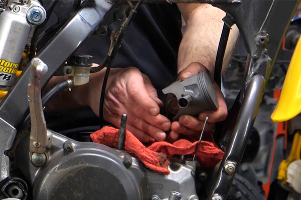 How to Perform a Dirt Bike Top End Rebuild - AMSOIL Blog