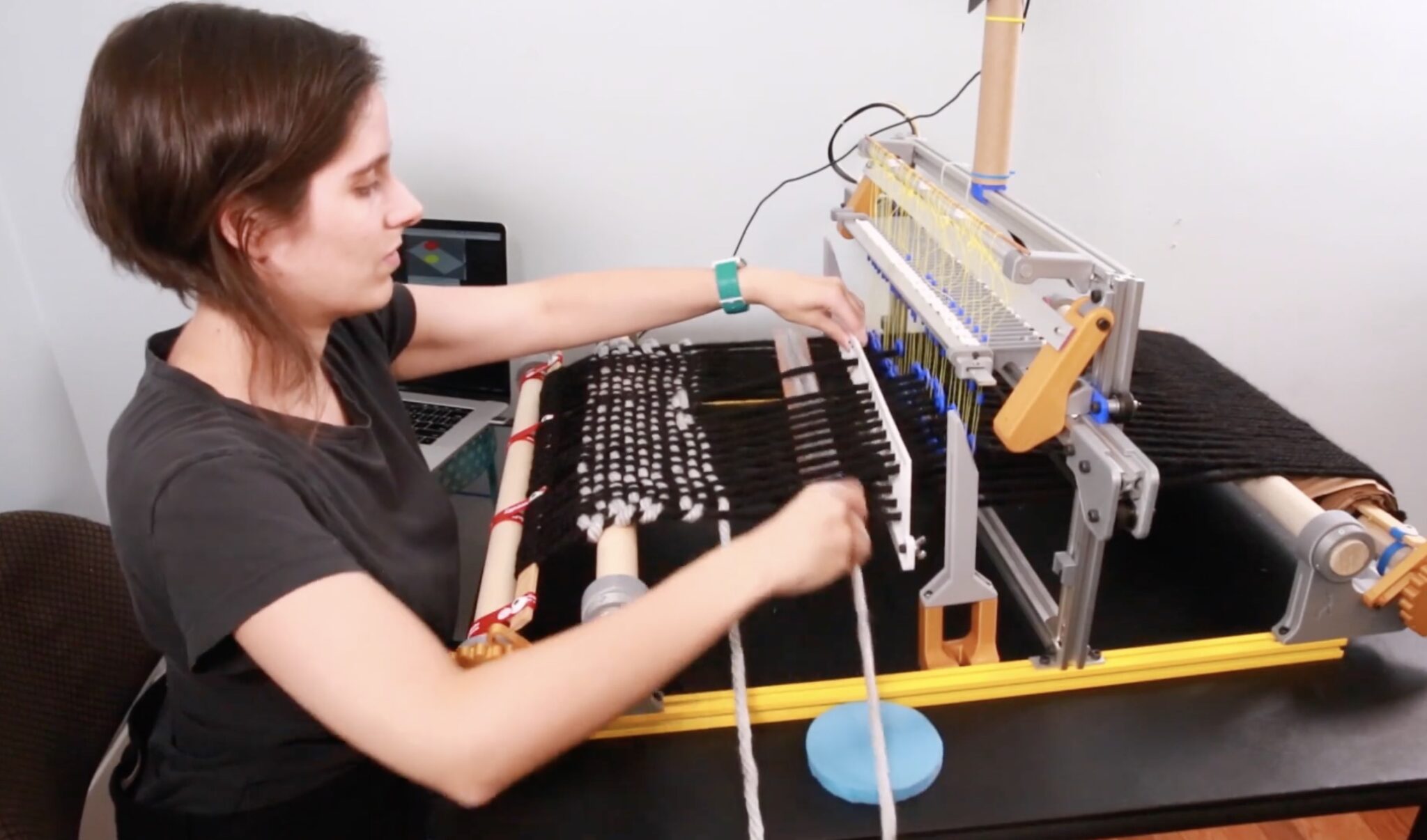 Weaving just got a lot better thanks to this Arduinocontrolled