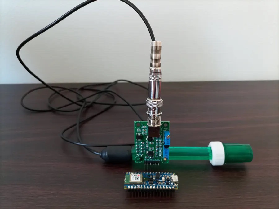 Monitor the pH levels of a hydroponic plant's water supply with Arduino