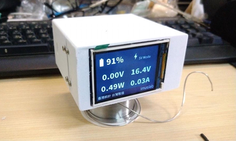 This DIY power bank can deliver up to 60W and displays info in real