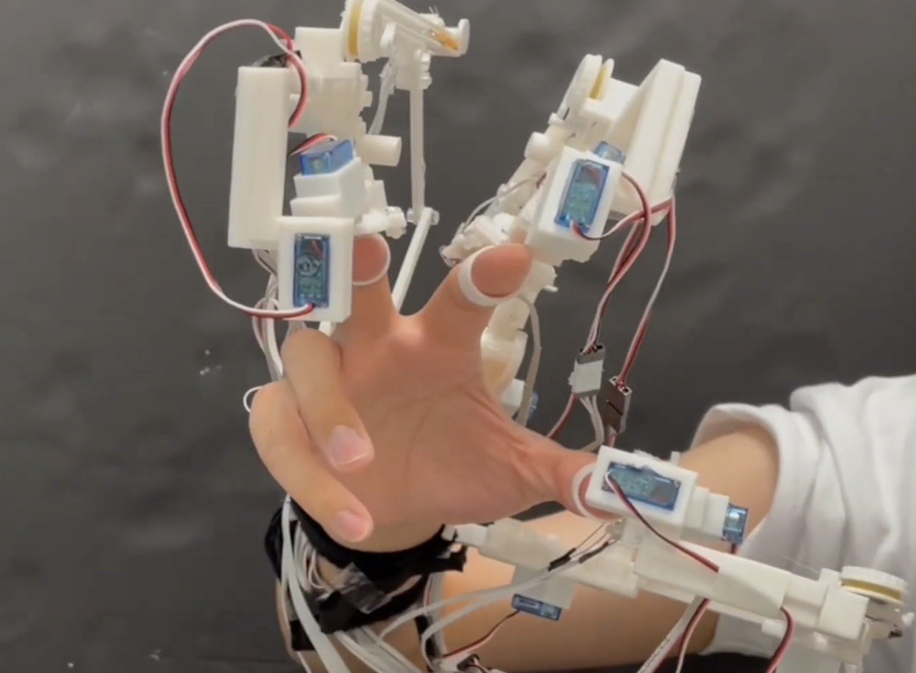 This strange exoskeleton glove enables VR force feedback Arduino Blog