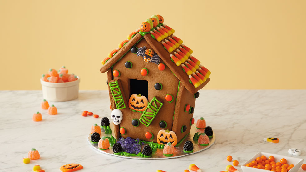Spooky (And Delicious) Haunted Gingerbread Houses Beaucoup Blog