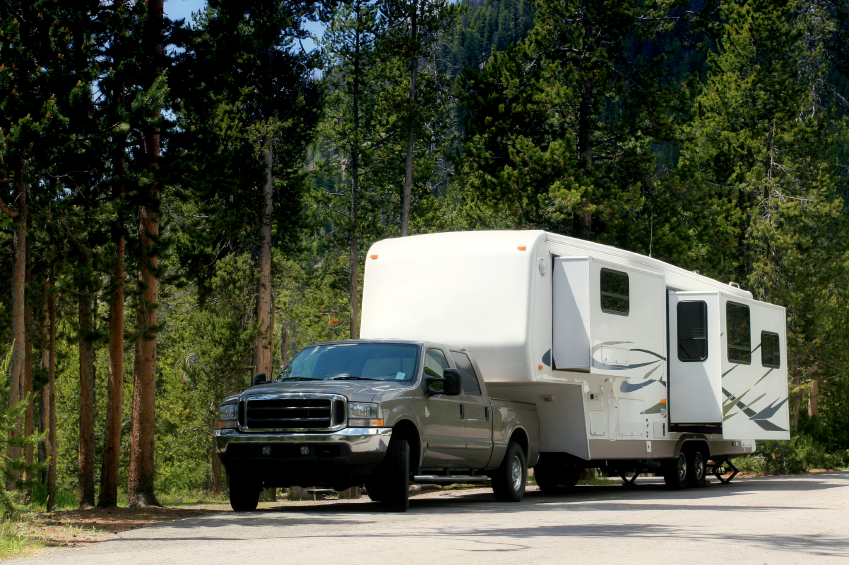 These trailer hitches are available as a gooseneck tow hitch / gooseneck mount, 5th wheel rails, and even a solution for flat bed trucks. Gooseneck Hitch Vs Fifth Wheel Blain S Farm Fleet Blog