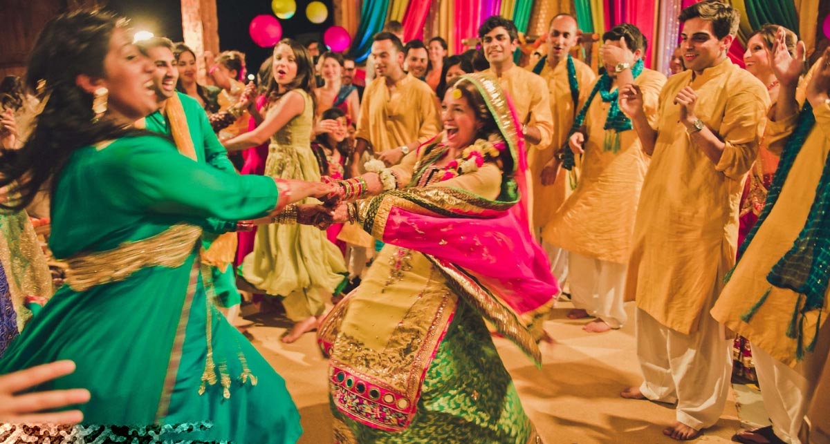 Tips & Tricks For An Epic Mehndi Dance Performance Bridals.PK