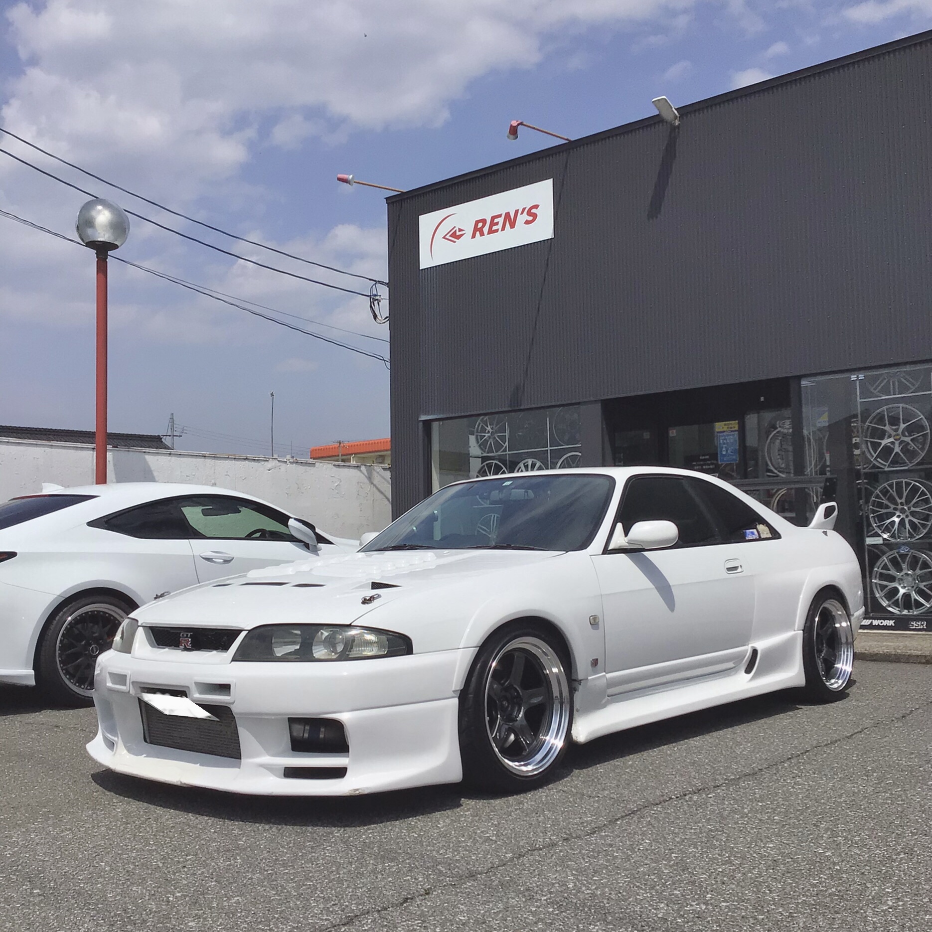 日産 R33 スカイラインGTR × RAYS 【ボルクレーシング21C】 カーショップレンズは長浜市のタイヤ＆ホイール専門店