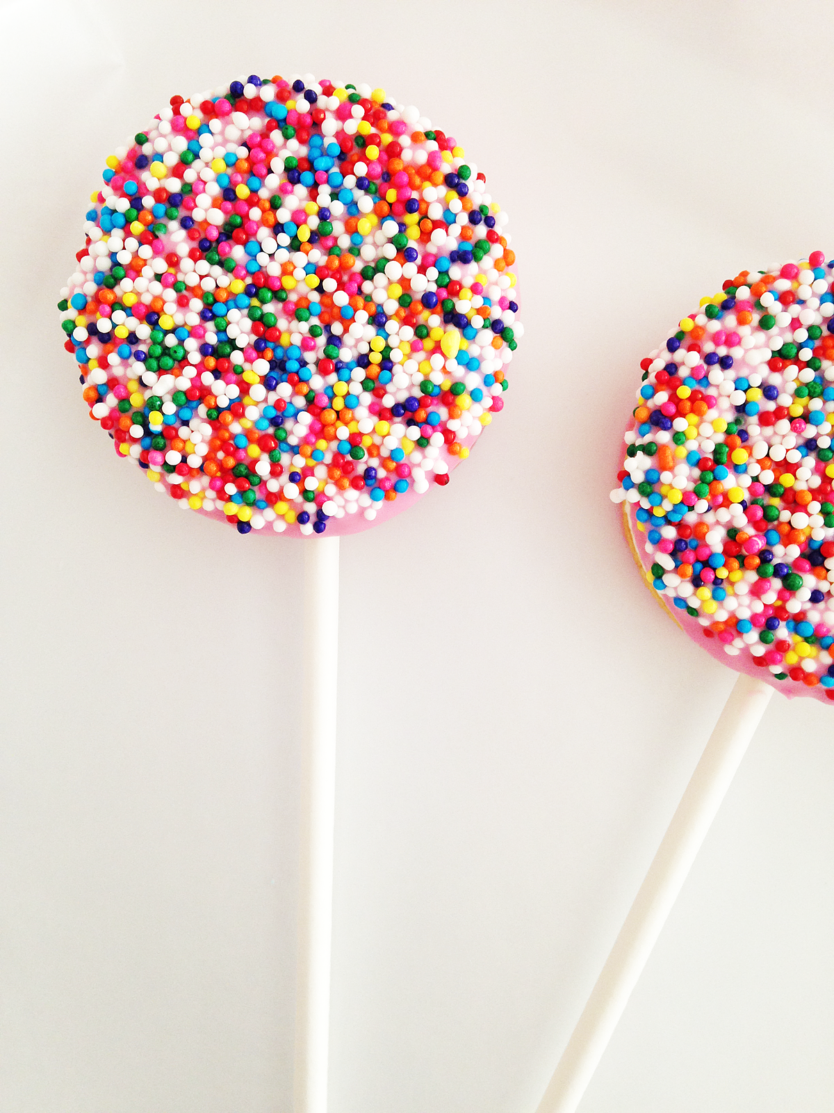 Make these Quick and Easy Sprinkle Oreo Pops! Catch My Party