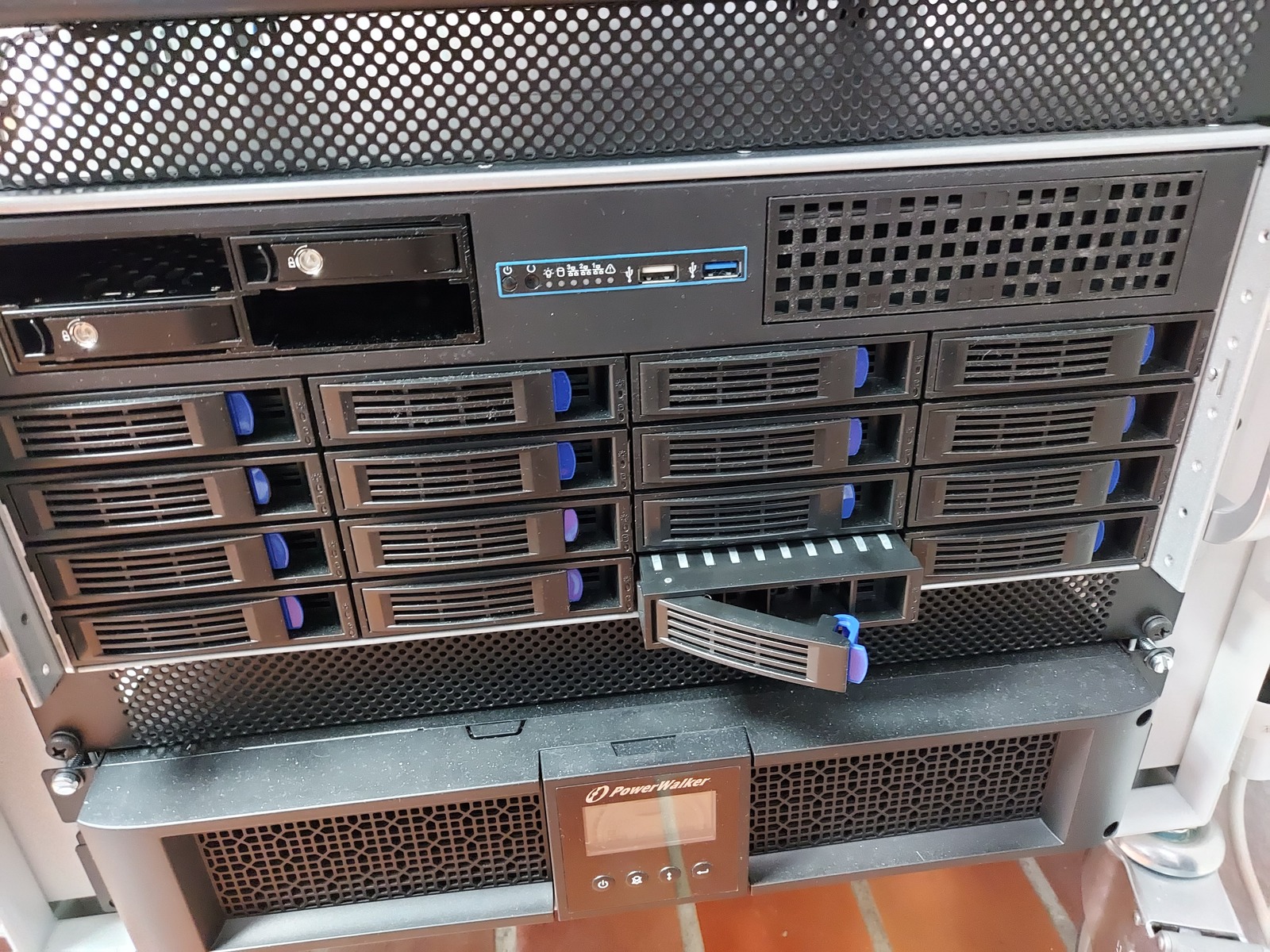 Replacing a disk and expanding the ZFS pool Cavelab blog — Stories