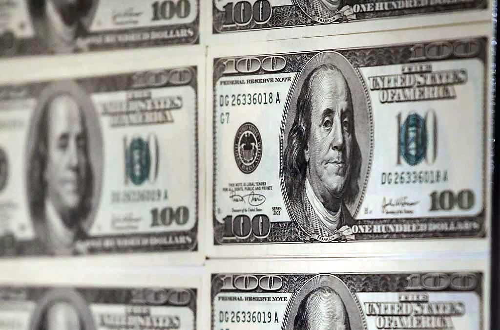 Se vende dólar en 13.72 pesos