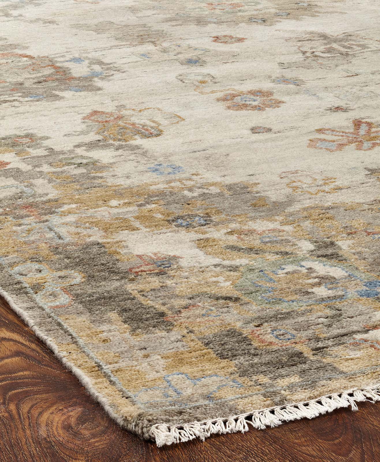 A Guide to ColonialStyle Living Room Design Cyrus Rugs
