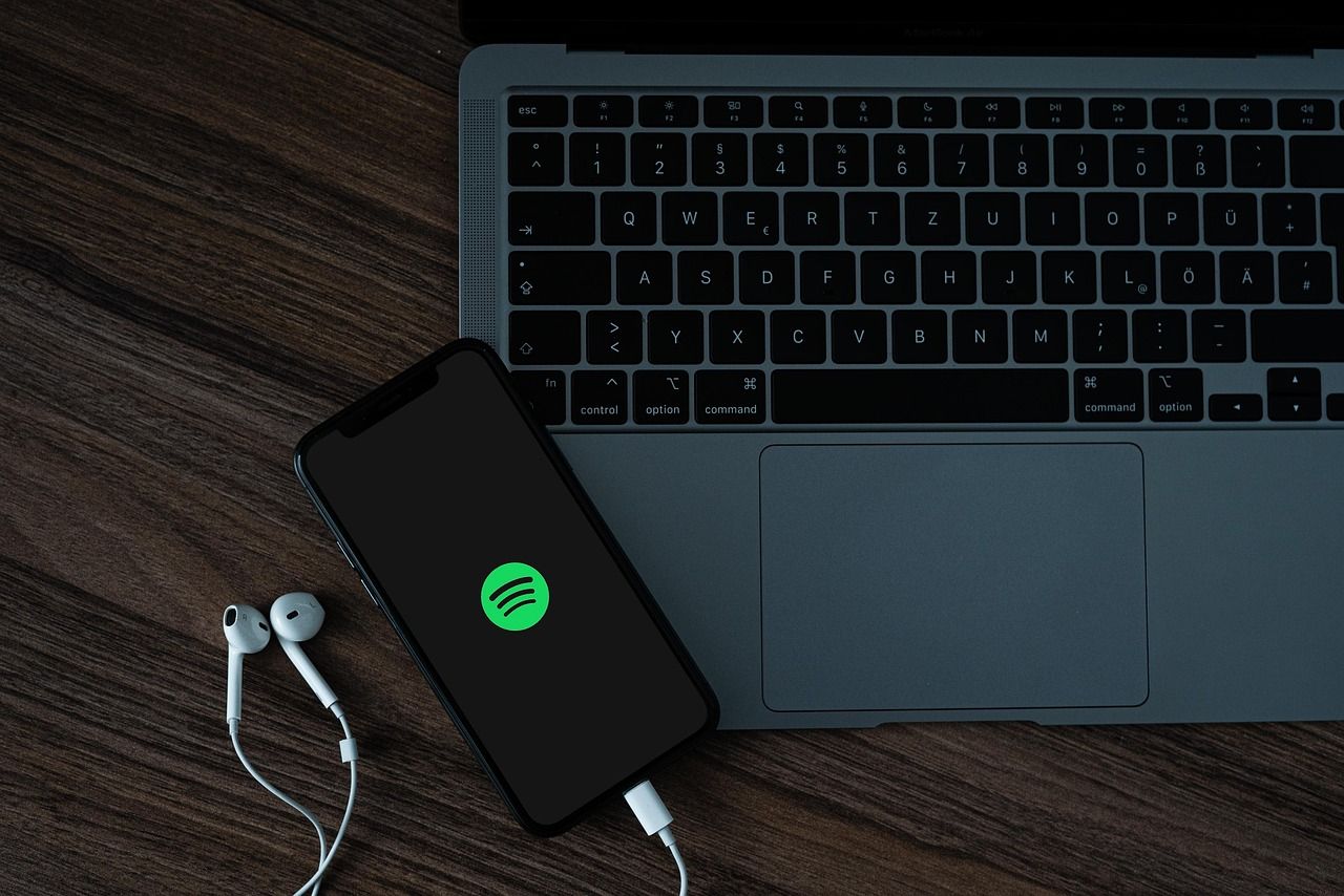 How Does Spotify Make Money for Artists? Comprehensive Guide