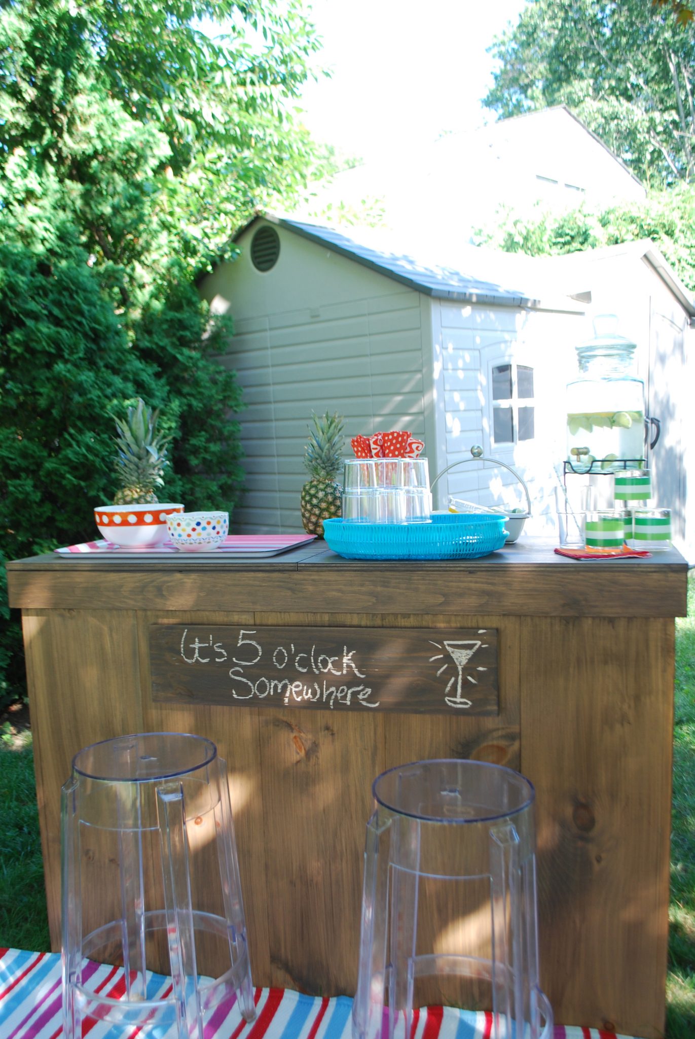 DIY Outdoor Bar with built in cooler