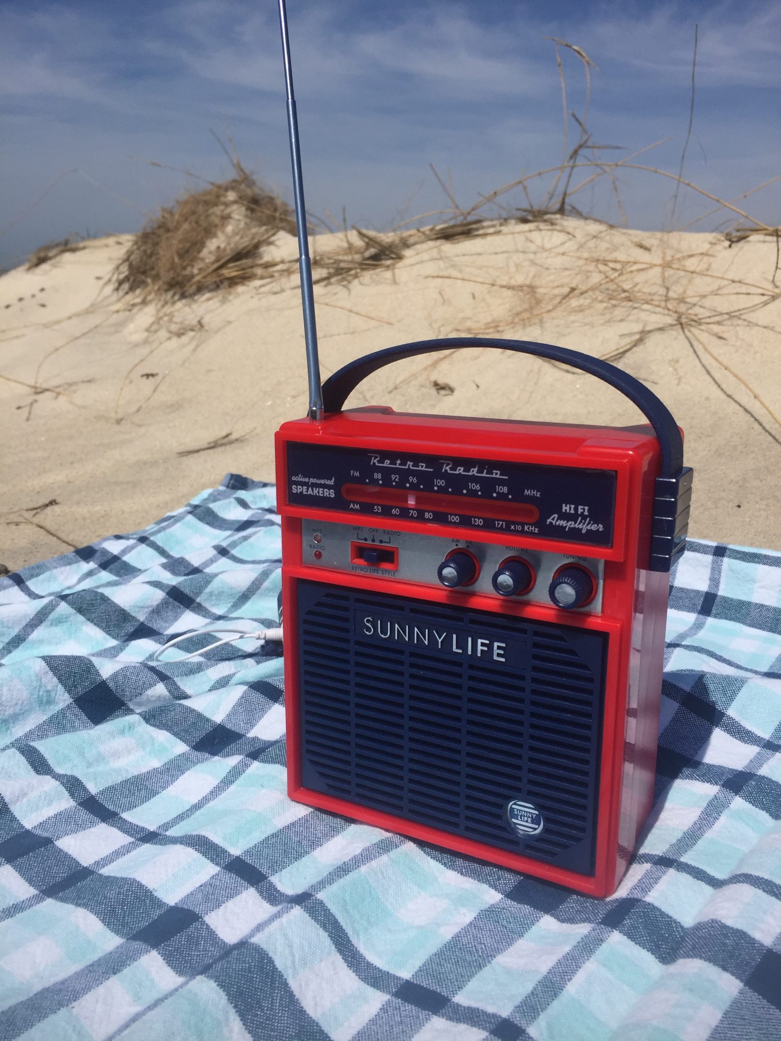 Treat Yo Self: Sunnylife Retro Sounds Radio - Effortless Style Blog