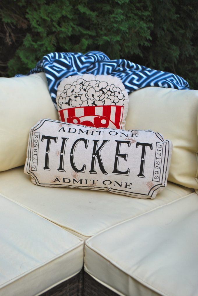 Outdoor Movie Night Showit Blog