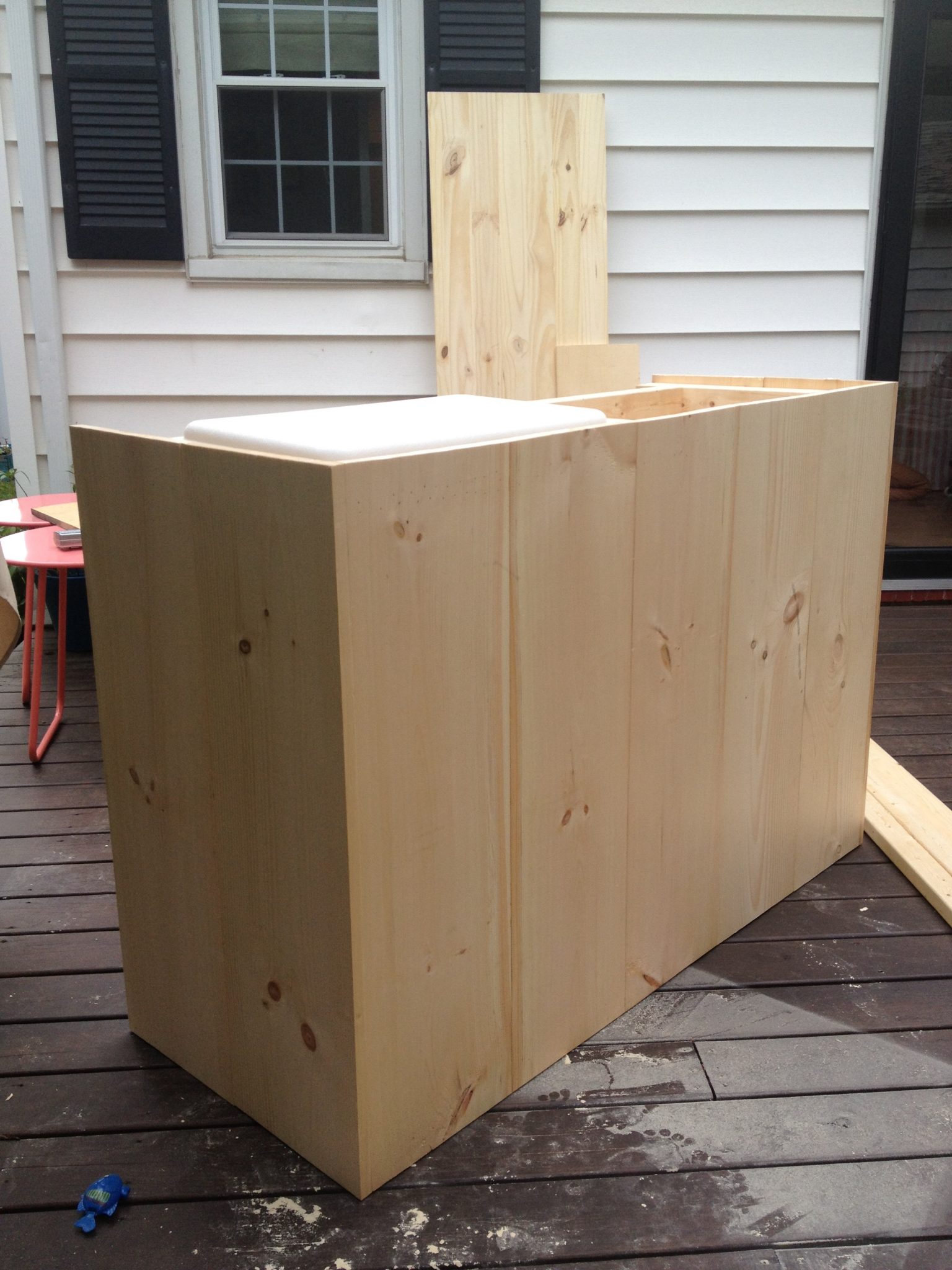 DIY Outdoor Bar with built in cooler