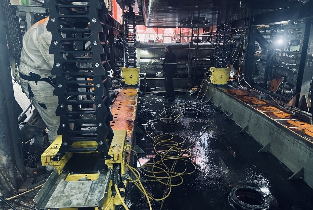 Hydraulic Jacking Systems Application Examples Using the Compact SCJ