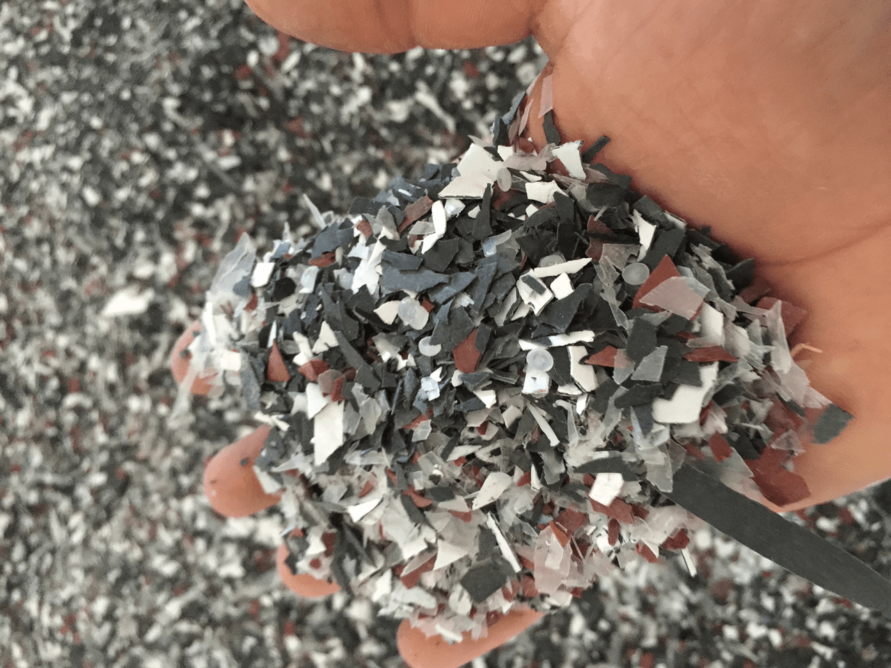 Conveying Plastic Chips Using Only Compressed Air